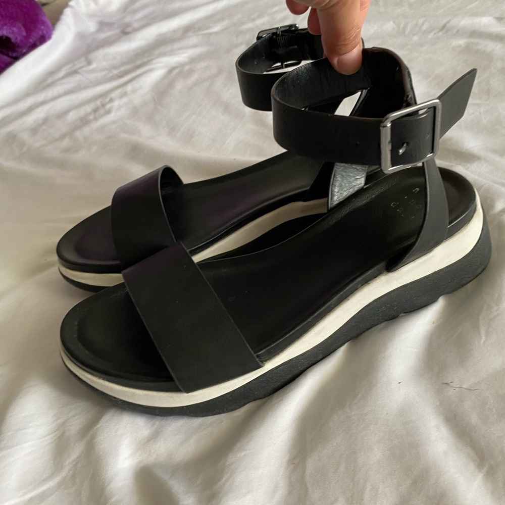 Women sandals